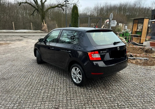 Skoda Fabia cena 26500 przebieg: 244000, rok produkcji 2019 z Poznań małe 46